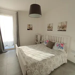 Adagiostay , Elmas Italië
